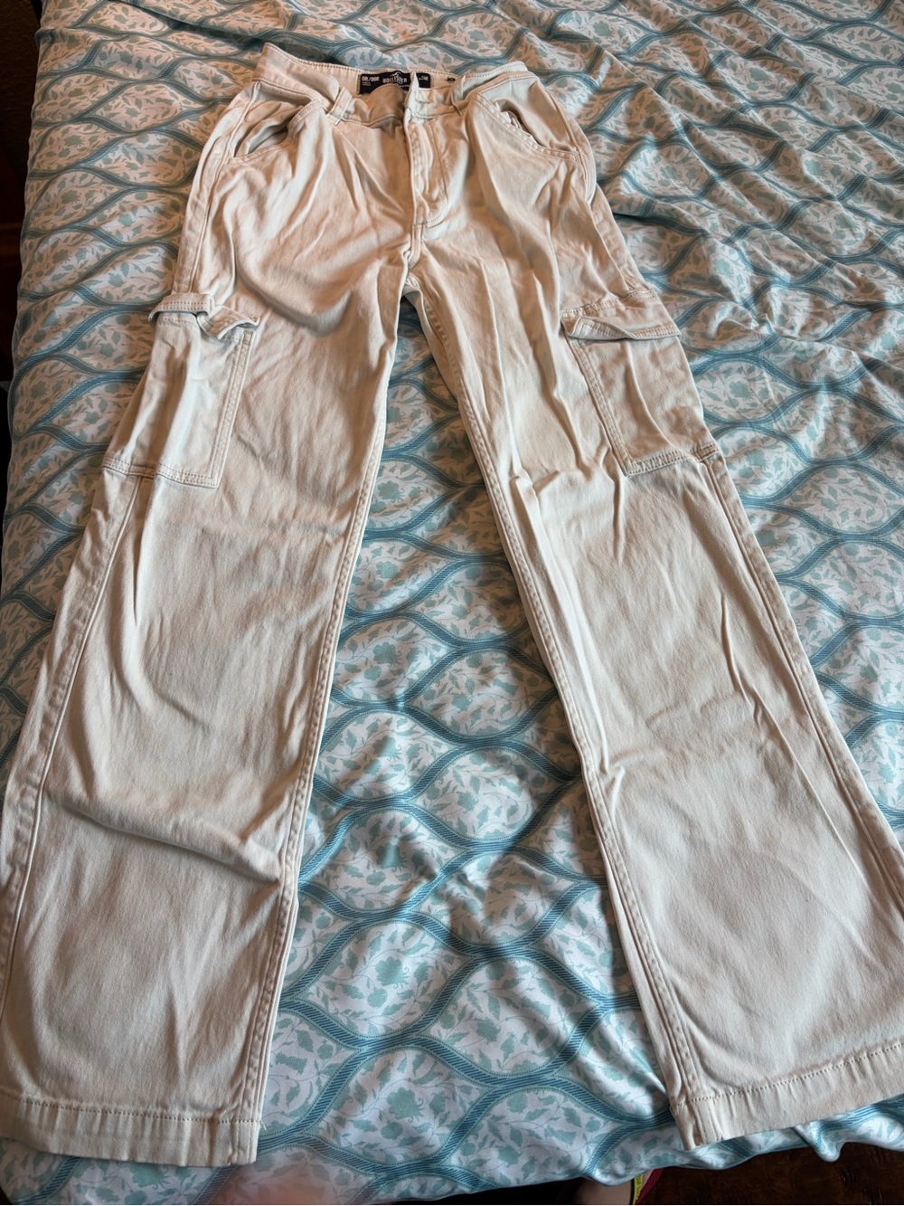 Hollister Cargo Dad Pants in Cream